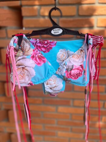 Bikini Celeste con Rosas